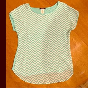 Espresso blouse NWOT shipping $5.95